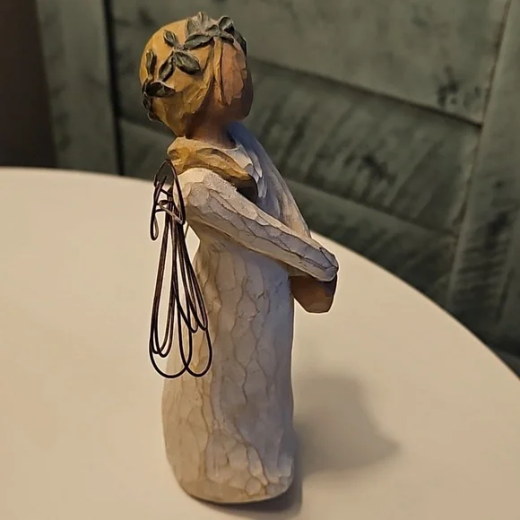 Willow Tree | Celebrate Figurine with Angel Wings by Susan Lordi - Picture 5 of 11